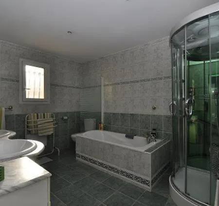 D Hotes Dans Lisle-sur-Tarn